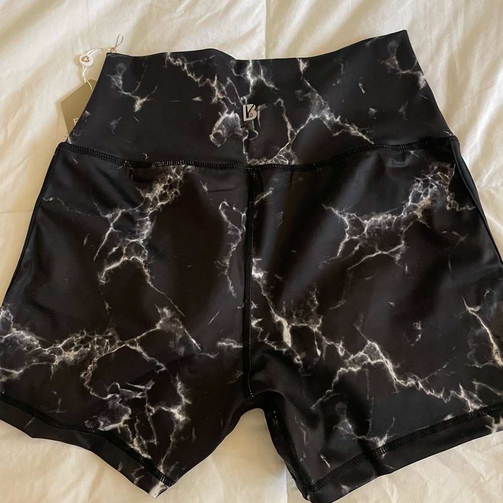 NWT Buff bunny limitless black marble biker shorts